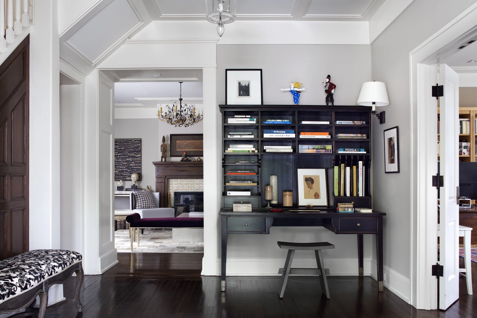 home design foyer with workspace